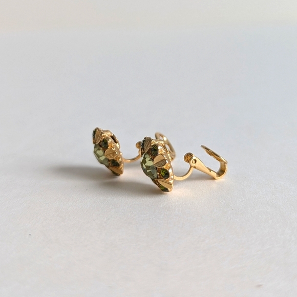Vintage Cluster Clip On Earrings Red Gray & Avon Flowers Clip Ons Green Gold - Picture 7 of 10